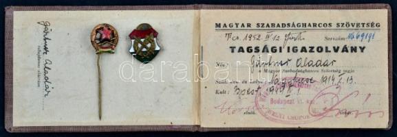 1952. "Magyar Szabadságharcos Szövetség" tagsági könyve, zománcozott fém gomblyukjelvénye ...