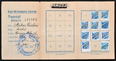 1951. "MNDSZ (Magyar Nők Demokratikus Szövetsége)" tagsági könyve és zománcozott fém jelvé...