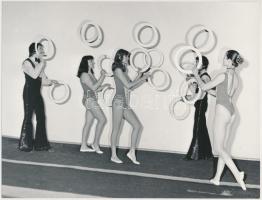 cca 1970 Artisták, fotó, 2db, 24x18cm