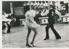 cca 1970-80 Táncverseny, fotó, 17x24cm