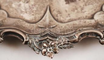 1884 Ezüst (Ag.) esküvői tálca, mesterjeggyel (Josef G. Klinkosch), jelzett (Bécs), nettó:1500 g, d:...