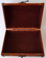 Díszes fa ládika, jó állapotban, 23x17x18 cm