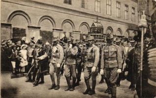 1915 Budapest; a Katolikus Népszövetség könyörgő körmenete, Katolikus Charitas javára - 2 db régi ké...