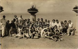 1930 Siófok, Balaton part, fürdőzők, készítette Nagy István fényképész, photo