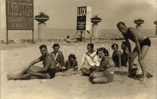 1930 Siófok, Balaton part, fürdőzők, Meister szappan reklám, Lux selyemgyapjú reklám, készítette Nagy István fényképész, photo