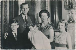 4 db VEGYES motívum képeslap, uralkodók és családtagjaik, II. Erzsébet angol királynő, XIII. Alfons ...