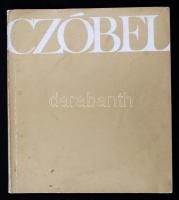 Czóbel - Kiállítási katalógus. Czóbel Béla Kossuth-díjas festőművész kiállítása a Műcsarnokban 1971. április 3-25 között. Bp., 1971, Kiállítási Intézmények. 80 p Kiadó papírkötésben. A művész dedikációjával!