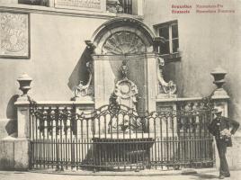 Brussels, Bruxelles; Manneken Pis fountain, oversized postcard (13,7x17,9 cm) (EK)