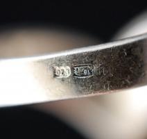 Női ezüst(Ag) gyűrű apró kövekkel, jelzett, méret: 50,  br: 4,5 g