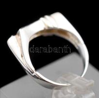 Női ezüst(Ag) gyűrű apró kövekkel, jelzett, méret: 50,  br: 3,1 g