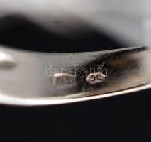 Női ezüst(Ag) gyűrű apró kövekkel, jelzett, méret: 50,  br: 3,1 g