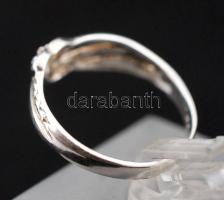 Női ezüst(Ag) gyűrű apró kövekkel, jelzett, méret: 57,  br: 1,7 g