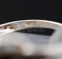 Női ezüst(Ag) gyűrű apró kövekkel, jelzett, méret: 56,  br: 3,4 g