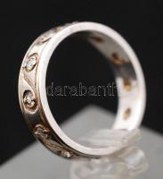 Női ezüst(Ag) gyűrű apró kövekkel, jelzett, méret: 53,  br: 3,8 g