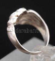 Női ezüst(Ag) gyűrű, jelzett, méret: 55,  nettó: 4,2 g
