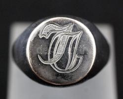 Ezüst(Ag) pecsétgyűrű, jelzett, méret: 65,  nettó: 8,2 g