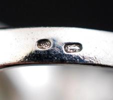 Ezüst(Ag) pecsétgyűrű, jelzett, méret: 65,  nettó: 8,2 g