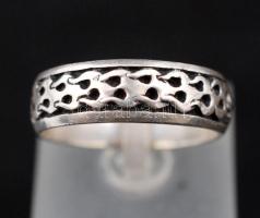 Ezüst(Ag) férfi gyűrű, jelzett, méret: 67, nettó: 7,1 g