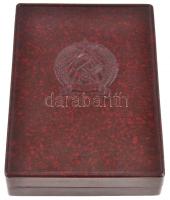 ~1950. Márványmintázatú műanyag Rákosi-címeres tok Kiváló Dolgozó kitüntetéshez