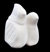 Héra József (1976- ): Madár pár. Fehér márvány, jelzett, m:16 cm, h:15 cm