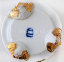 Csehszlovák porcelán dobozka, kopásnyomokkal, jelzett, d: 7,5 cm, m: 6,5 cm