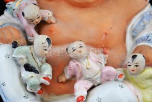 Porcelán ülő Buddha szobor, részben bisquit, részben mázas, kézzel festett, jelzés nélkül, kis kopás...