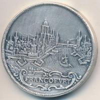 NSZK 1973. "25. Frankfurti Könyvvásár" fém emlékérem eredeti tokban (36mm) + Franciaország DN "Párizsi Pénzverde / Sacré Coeur Bazilika" Cu turista zseton (34mm) T:1-,2 FRG 1973. "25th Book Fair of Frankfurt" metal medal in original case (36mm) +  France ND "Paris Mint / Sacré Coeur Basilica" Cu tourist token (34mm) C:AU,XF
