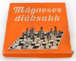 Mágneses diáksakk, eredeti karton dobozban, hiánytalan, 22×22 cm