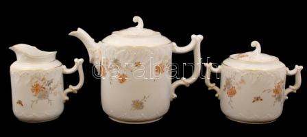 Virágmintás porcelán teáskészlet: 4 db csésze + alj (d: 9 ill. 15,5 cm), kanna (m: 18 cm), tejkiöntő...