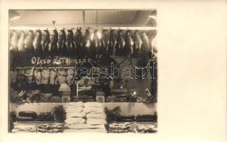 Ismeretlen magyar város, Hentes üzlet belseje, photo