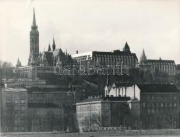 1976 Budapest, az épülő Hilton szálloda, feliratozott fotó, felül gémkapocs nyoma, 18x24 cm