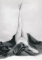 cca 1990 Akt kompozíció, jelzés nélküli fotóművészeti alkotás, 18x13 cm / Nude photo, 18x13 cm