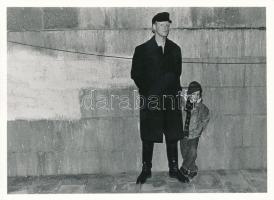 1986 Traumberger Gyula pecséttel jelzett vintage fotóművészeti alkotása, 13x18 cm