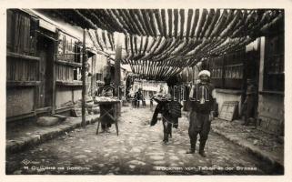 Trocknen von Tabak in der Strasse / Tobacco drying in the street, folklore