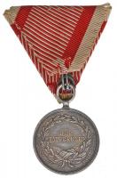 1914. "Ferenc József II. osztályú Ezüst Vitézségi Érem" peremen jelzett Ag kitüntetés mell...