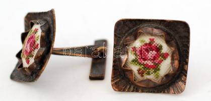 PV réz mandzsettagomb-pár, gobelin díszítéssel, díszdobozban
