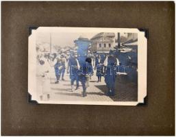 cca 1920 Boszniai utazás életképei. Kis házi készítésű album, benne mozgalmas helyi fotókkal 45 fotó...