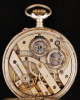 Gazdagon díszített ezüst (Ag.) zsebóra, jelzett, a belső fedele fém, működik, bruttó 65,8 g