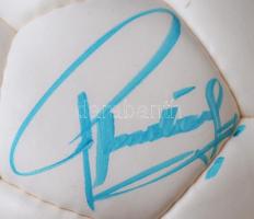 Nike focilabda Puskás Ferenc (1927-2006), Jenei Imre (1937- ) és mások aláírásaival