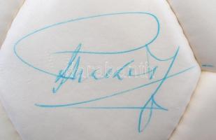 Nike focilabda Puskás Ferenc (1927-2006), Jenei Imre (1937- ) és mások aláírásaival