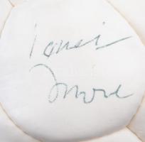 Nike focilabda Puskás Ferenc (1927-2006), Jenei Imre (1937- ) és mások aláírásaival