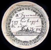 1843 Rimaszombat az egyszarvúhoz címzett gyógyszertár orvosságos doboza, fametszetes címkével és kézzel írott adagolási utasítással / 1843 Pharmacy pill box from  Rimavská Sobota with woodcut image d: 7 cm