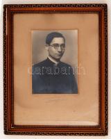 1929 Portré fiatal papról, Szicpál M. Károly fotó, jelzett, üvegezett keretben, 22x17cm