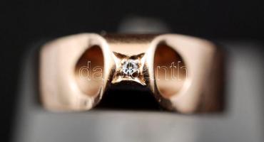 Arany gyűrű kővel, Au., 14K, bruttó: 5,5gr., jelzett,  méret: 52 / Gold ring with stones, Au 14K, gr...