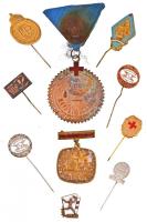 10db-os vegyes jelvény és kitűző tétel, közte 1963. "MHS. Összetett Honvéd Verseny 1963" zománcozott fém kitűző, DN "Kiváló Véradó" jelvény mellszalagon T:vegyes