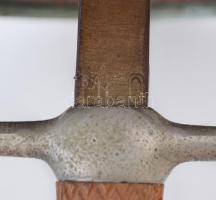 Régi, magyar gyártmányú gyakorló vívókard, fa markolattal, "MEO" felirattal, kopásnyomokka...