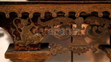 Antik Empire kandallóóra, sérült, nem működik, pótolt kulccsal, m:53 cm, h:27 cm / Empire clocks