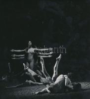 cca 1967 Balettjelenet, a Füles szerkesztőségének pecsétjével, 14x13 cm