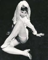 cca 1970 Remények és csalódások a nászéjszakán, 4 db finoman erotikus fénykép, 22x18 cm / 4 erotic photos, 22x18 cm