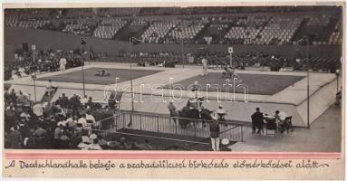cca 1940 Berlin, Deutschlandhalle belseje a szabadstílusú birkózás előmérkőzései alatt, fotó kartonra ragasztva, 9x21cm